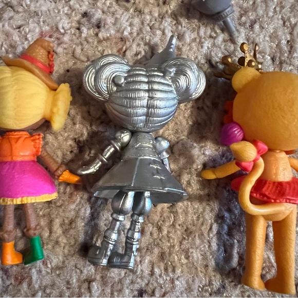 Lalaloopsy Wizard of Oz Cowardly Lion, Scarecrow, andTin Man set, and oil can. - Picture 8 of 9